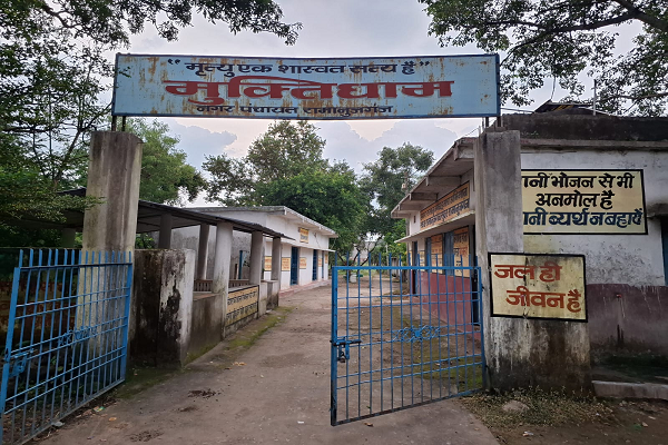 रामानुजगंज, जहां शव जलाने के लिए मात्र एक हजार रुपय में प्रयाप्त लकड़ी उपलब्ध कराया जाता है।
