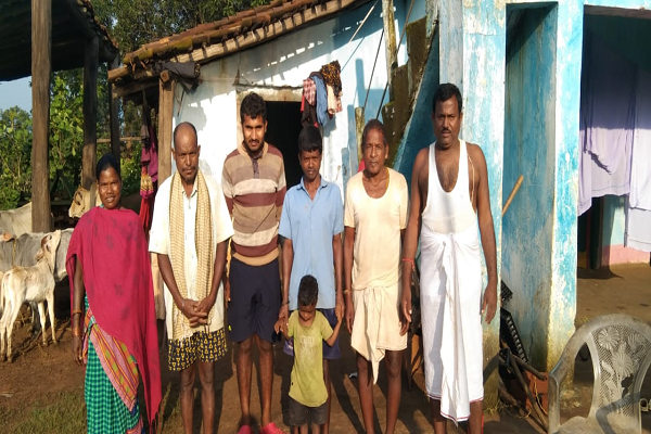 मुख्यमंत्री पहल पर आजादी के बाद विशेष पिछड़ी जनजाति कोरवा बाहुल्य महुआपनी गांव में पहली बार पहुंचेगी बिजली