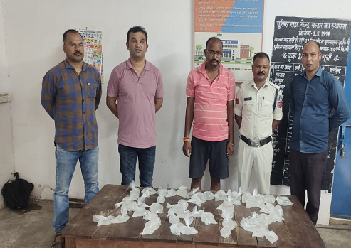 अवैध रूप से शराब बिक्री करने वालों पर पुलिस का प्रहार