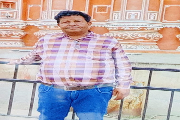  चैकीदार राजस्व अधिकारी बनकर अवैध वसूली कर रहा था, आयुक्त ने किया निलंबित।