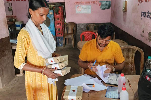 खाद्य विभाग ने किया होटलों-दुकानों का निरीक्षण, खराब सामग्री को किया नष्ट
