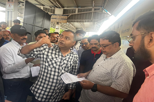   ब्लॉक कांग्रेस किरंदुल ने एडीआरएम  ईस्ट कॉस्ट रेलवे को सौंपा ज्ञापन   कई  ज्वलंत मुद्दों को लेकर घेरा रेलवे को