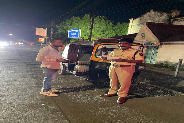 ऑटो चालकों की  मनमानी के विरुद्ध जन सामान्य की शिकायत