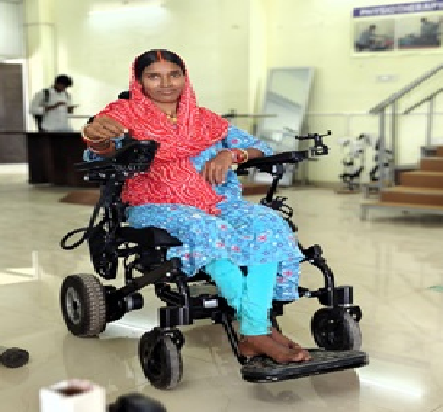 इलेक्ट्रिक व्हील चेयर से कहीं भी जाना-आना कर सकती है दुरपत बाई
