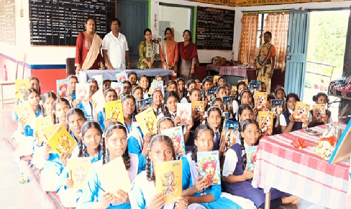 अपर कलेक्टर ने बालक एवं कन्या छात्रावास का किया निरीक्षण