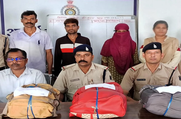 90 हजार रूपये की गांजा के साथ तीन गिरफ्तार