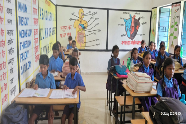 मुख्यमंत्री स्कूल जतन योजना से शासकीय पूर्व माध्यमिक शाला बरगवाँ में पढ़ाई की सहुलियत बढ़ी