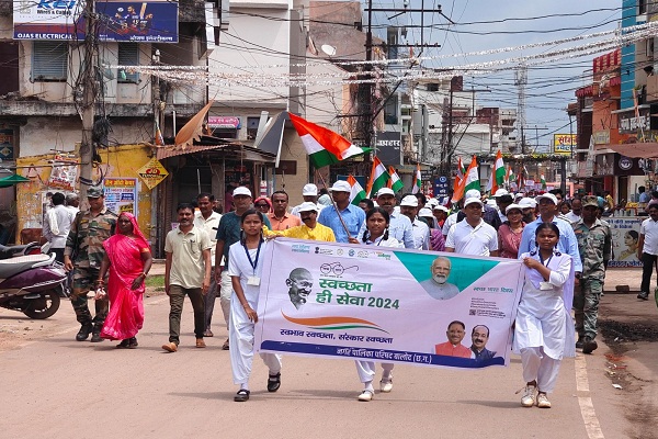 स्वच्छता को अपने जीवन का अभिन्न हिस्सा बनाकर इस महत्वपूर्ण अभियान को सफल बनाने हम सभी अपनी अमूल्य भागीदारी सुनिश्चित करें : कलेक्टर