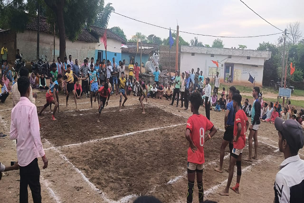 ग्रामीण स्तरीय दो दिवसीय कबड्डी प्रतियोगिता कोसमबुड़ा में संपन्न