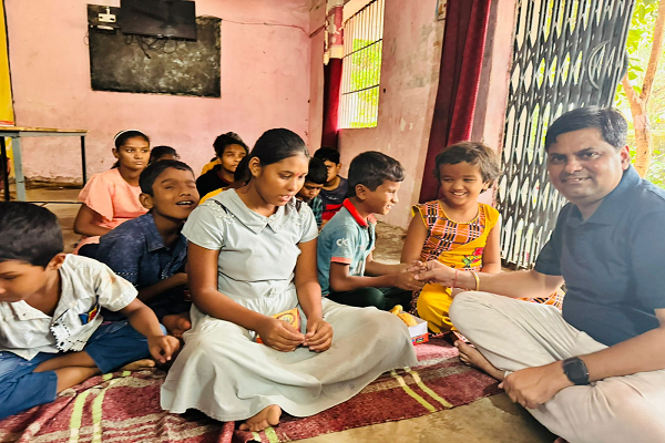  भाजपा युवा नेता अजय रोहरा ने आज दिव्यांग बच्चों और वृद्धा आश्रम के बुजुर्गों के साथ मनाया अपना जन्मदिन, कहा दिव्यांग बच्चों का प्यार और बुजुर्गों का आशीर्वाद ही मेरा उपहार है