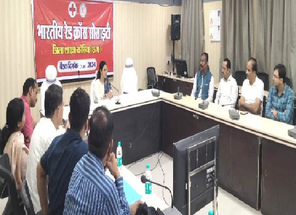 कलेक्टर ने ली रेडक्रॉस सोसायटी की बैठक, नवनियुक्त सदस्यों को किया सम्मानित