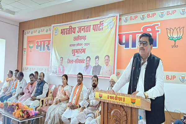 विधायक रोहित साहू के 10 हजार सदस्य बनने पर दी बधाई 