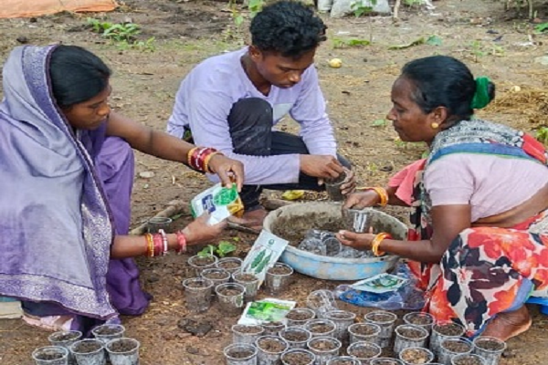शासन की योजनाओं का लाभ लेकर संतोषी बनी लखपति