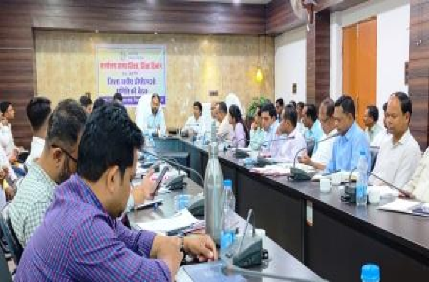 निम्न परफॉरमेंस वाले स्कूलों की सूची तैयार करें : कलेक्टर