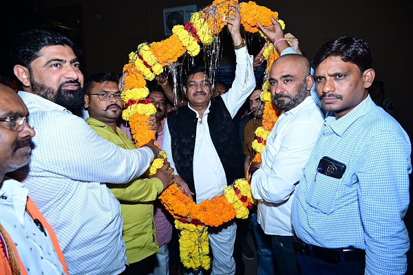 नगर पालिका अध्यक्ष ने किया प्रभारी मंत्री दयाल दस बघेल का भव्य स्वागत