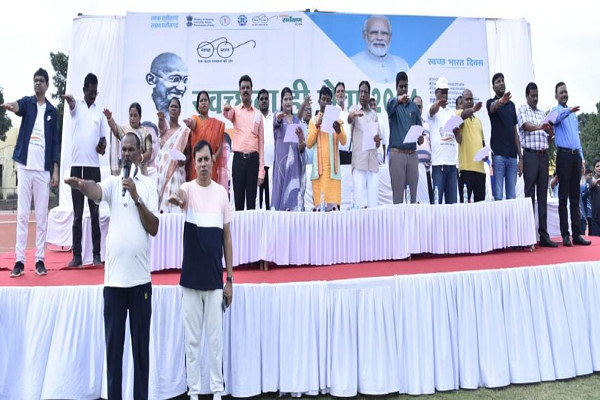 सांसद महेश कश्यप ने &lsquo;स्वच्छता ही सेवा&rsquo; पखवाड़ा के तहत दिलाई स्वच्छता की शपथ