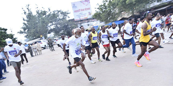बस्तर हॉफ मैराथन में हजारों धावकों ने लिया उत्साहपूर्वक हिस्सा
