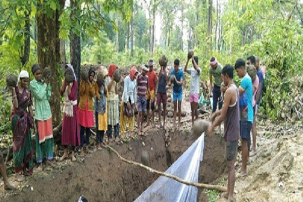 पानी को संरक्षित करने की शपथ लेकर संगठित हुए 36 कमार परिवार