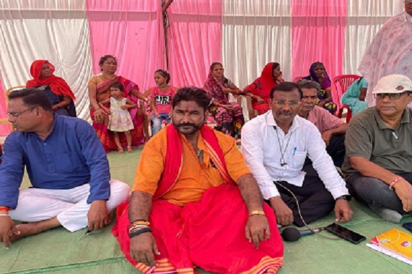 सुपेला गदा चौक से देशी शराब दुकान हटाने धरना