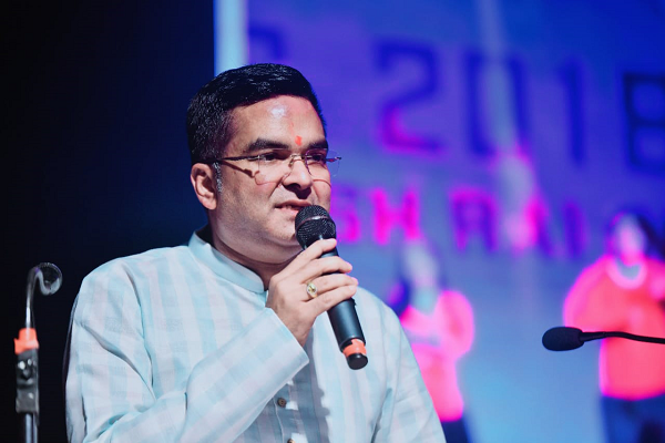 सार्वजनिक आयोजन समितियों से विधायक रिकेश सेन ने अपील किया ,स्वागत सत्कार में फूल ,बुके माला के स्थान पर मानव कल्याण के सामग्रियों में खर्च कर आयोजक मेरा स्वागत करें