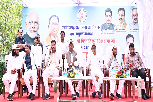 युवा आयोग के नव नियुक्त अध्यक्ष विश्व विजय सिंह तोमर ने किया पदभार ग्रहण