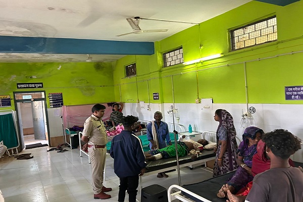 मालवाहक वाहन में सवारी ले जाने और दुर्घटना करने वाले चालक पर FIR दर्ज की गई