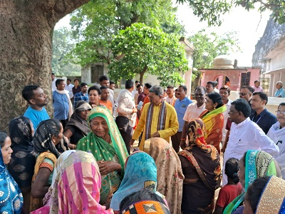 महंत दंपत्ति ने देवी मन्दिरों में की पूजा-अर्चना