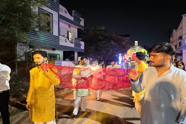 श्री राम मित्र मंडल द्वारा भव्य चुनरी यात्रा निकाली गई