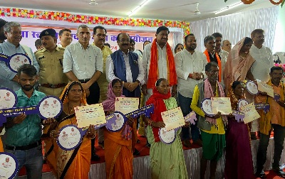 आवास मेला का आयोजन: उप मुख्यमंत्री ने सौंपे 12 -12 लाभार्थियों को आवास की चाबियां व स्वीकृति पत्र