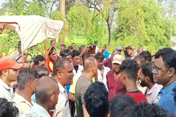 ट्रैक्टर ने बच्चे को रौंदा