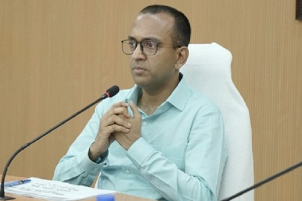 सिटी मजिस्ट्रेट पुलिस के साथ समन्वय बनाकर जिले में लॉ एण्ड ऑर्डर को बनाए रखें : कलेक्टर