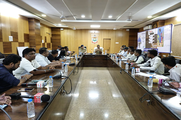 नक्सलवाद का खात्मा पहली प्राथमिकता&ndash; एसपी राखेचा