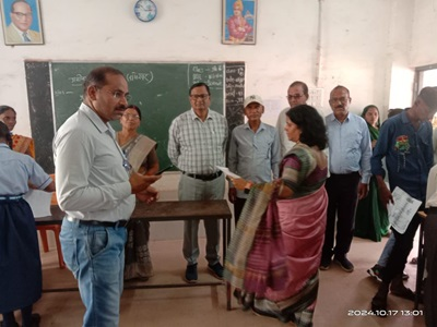 स्कूली छात्र-छात्राओं के शिविर में बनाये गये जाति निवास और आय प्रमाण पत्र