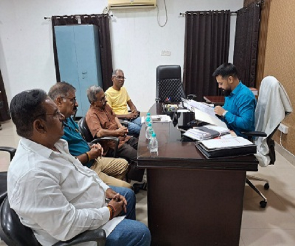 राजनीतिक दलों की बैठक में प्रचार सामग्रियों का दर निर्धारित