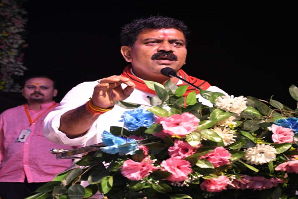 हमें अपने देश में उत्पादित वस्तुओं पर गर्व करना चाहिए : विजय शर्मा