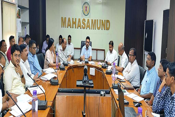 बैठक में कलेक्टर ने की धान खरीदी की तैयारियों की समीक्षा