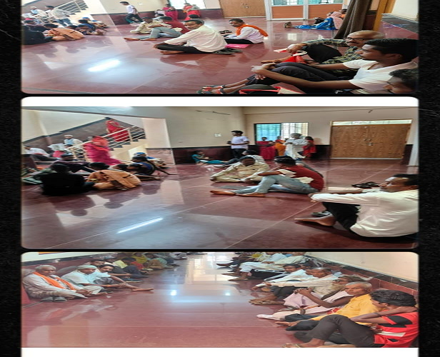 इधर कलेक्टर साहब लेते रहे टीएल बैठक...उधर जनदर्शन के इंतजार में जमीन पर बैठे दिखे फरियादी