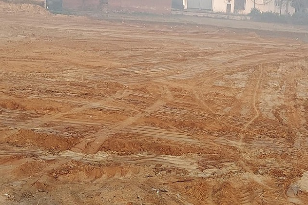 शराब कारोबारी ने तालाब को बनाया मैदान, एसडीएम ने ठोका 25 हजार का जुर्माना...