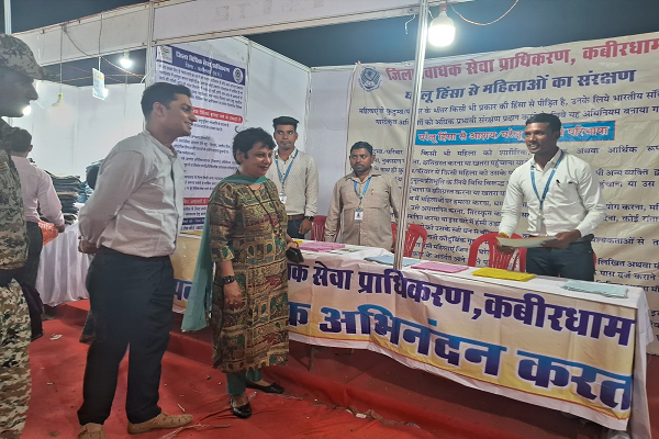 स्वदेशी मेला में मिला कानूनी जानकारी का लाभ