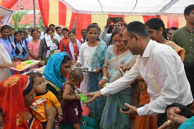 सभी अधिकारी-कर्मचारी जनता के सेवक, जनता के हित में काम करना हमारा कर्तव्य : कलेक्टर