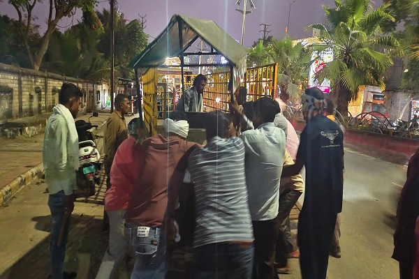 श्रीकांत वर्मा मार्ग के अवैध चौपाटियों पर गिरी गाज, एक दर्जन स्टाल जब्त, नगर निगम के अतिक्रमण विरोधी दस्ता ने फिर की कार्रवाई