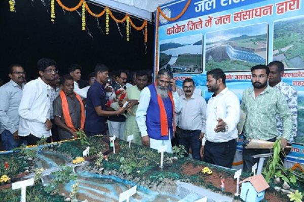 शासन की योजनाओं की पहुंच अंतिम पंक्ति के अंतिम व्यक्ति तक सुनिश्चित हो : सांसद