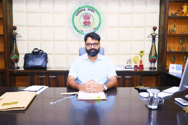 कलेक्टर ने लम्बे समय से नदारद कर्मचारियों पर कार्रवाई करने के दिए निर्देश बिना अवकाश स्वीकृत कराए अनुपस्थित कर्मचारियों की कलेक्टर ने विभाग प्रमुखों से मांगी जानकारी