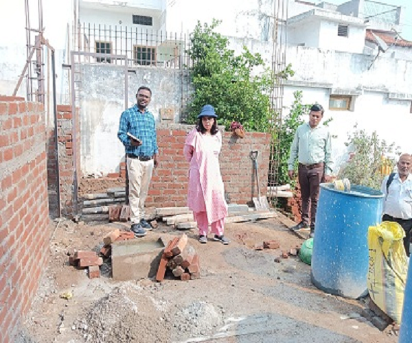 सीईओ ने प्रधानमंत्री आवास योजना ग्रामीण एवं मुख्यमंत्री आवास योजना अंतर्गत सभी स्वीकृत आवासों का किया निरीक्षण