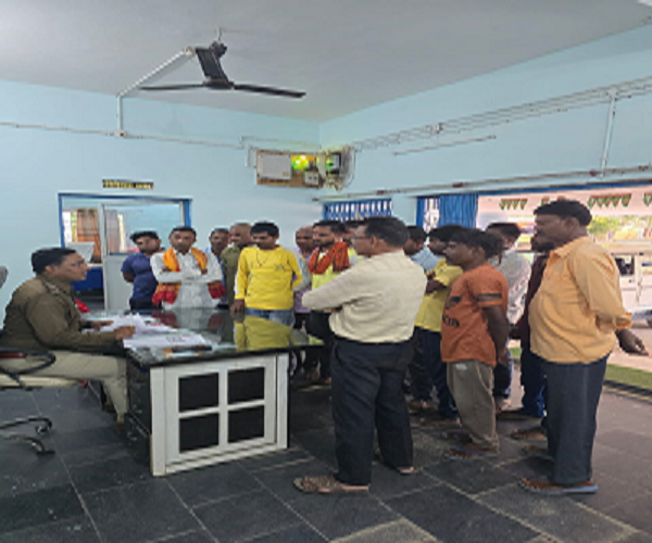 यातायात जागरूकता : नशे में गाड़ी नहीं चलाने की दी गई समझाइश, 150 से अधिक बिना नंबर प्लेट वाहनों पर लिखवाया गया रजिस्ट्रेशन नंबर