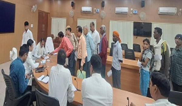 बंधुआ मजदूरी, मानव तस्करी जैसे शिकायतों के निराकरण के लिए प्रशासन करेगी तत्काल कार्यवाही : कलेक्टर