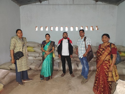 ग्राम जवरतरा में अवैध रूप से धान भण्डारण, 100 बोरा धान जब्त