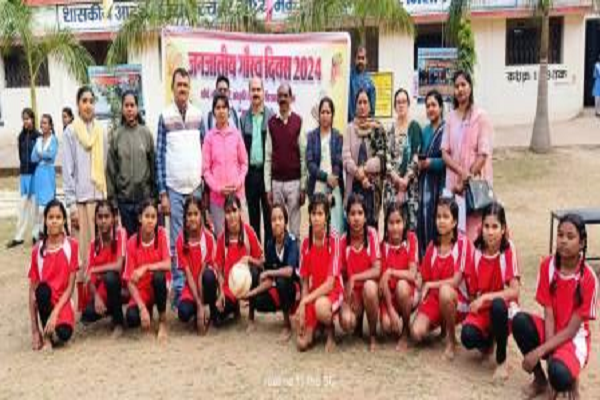 बिरसा मुंडा की जयंती पर बैकुंठपुर में जनजातीय गौरव दिवस मनाया