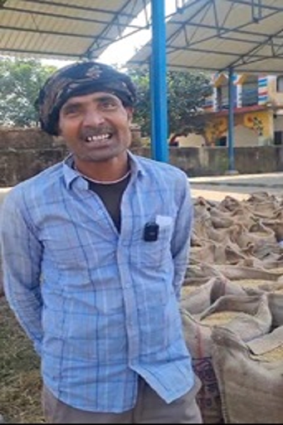 इलेक्ट्रॉनिक मशीन के तौल से खुश है किसान खेमलाल साहू