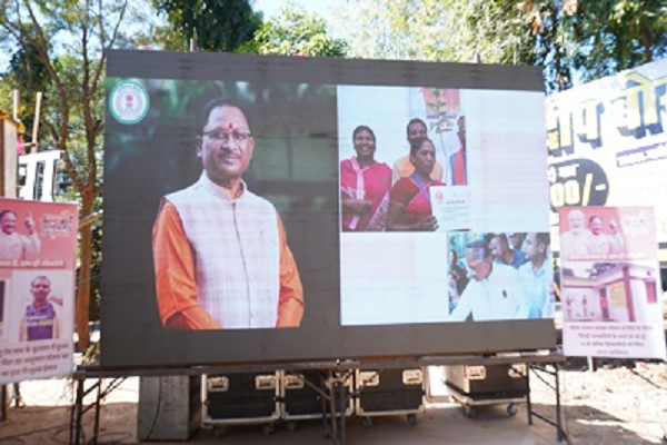 एलईडी के माध्यम से विकास योजना का किया जा रहा है प्रचार प्रसार